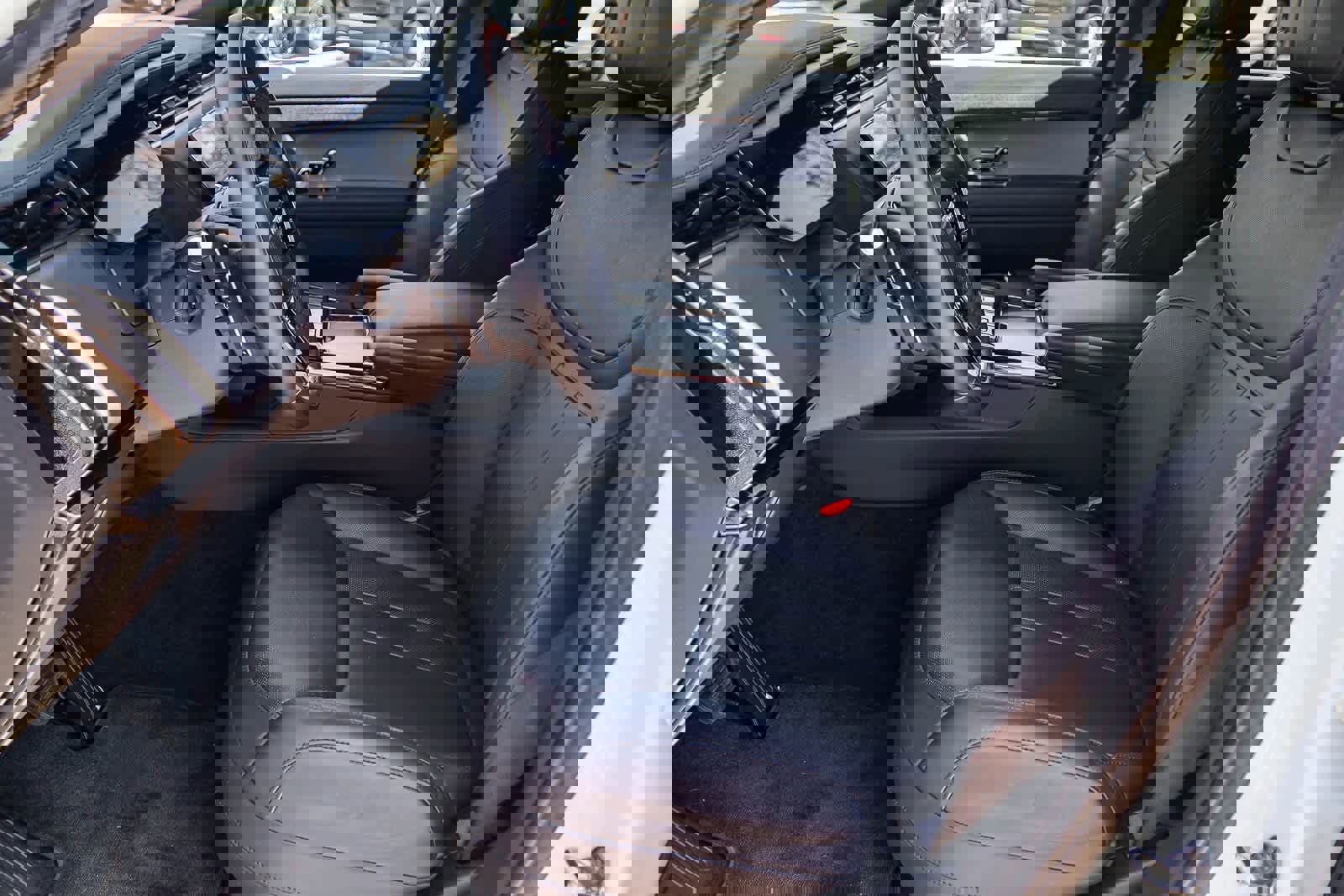 Certified 2025 Land Rover Range Rover Sport SE image 19