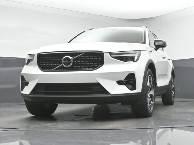Used 2024 Volvo XC40 B5 Plus image 35