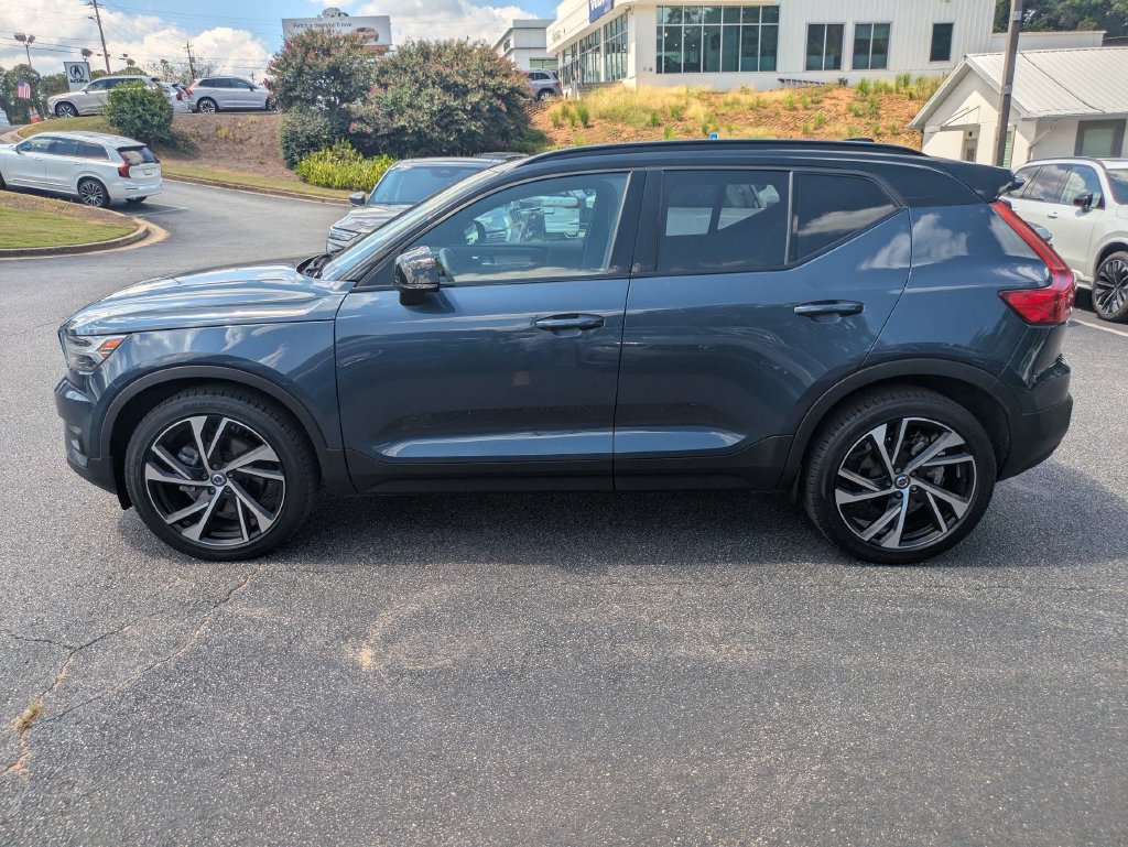 Used 2022 Volvo XC40 T5 R-Design w/ Climate Package AWD/4WD image 3
