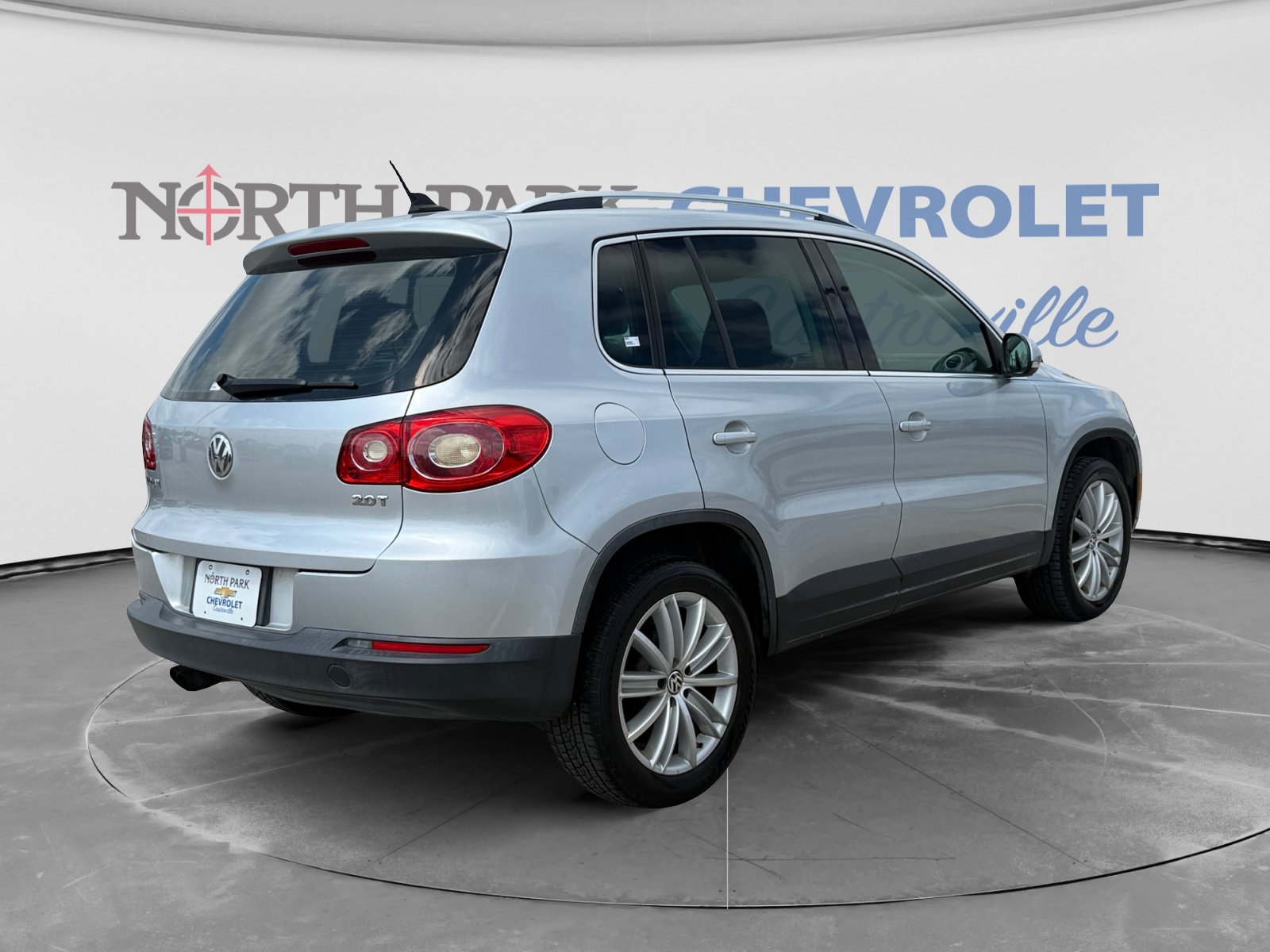 Used 2011 Volkswagen Tiguan 2WD image 5
