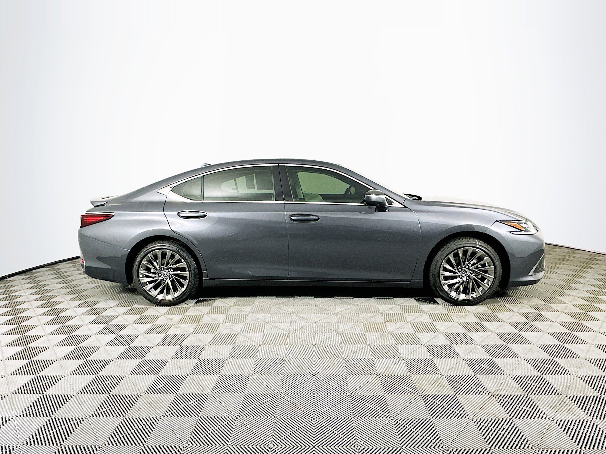 New 2025 Lexus ES 300h w/ Luxury Package image 8