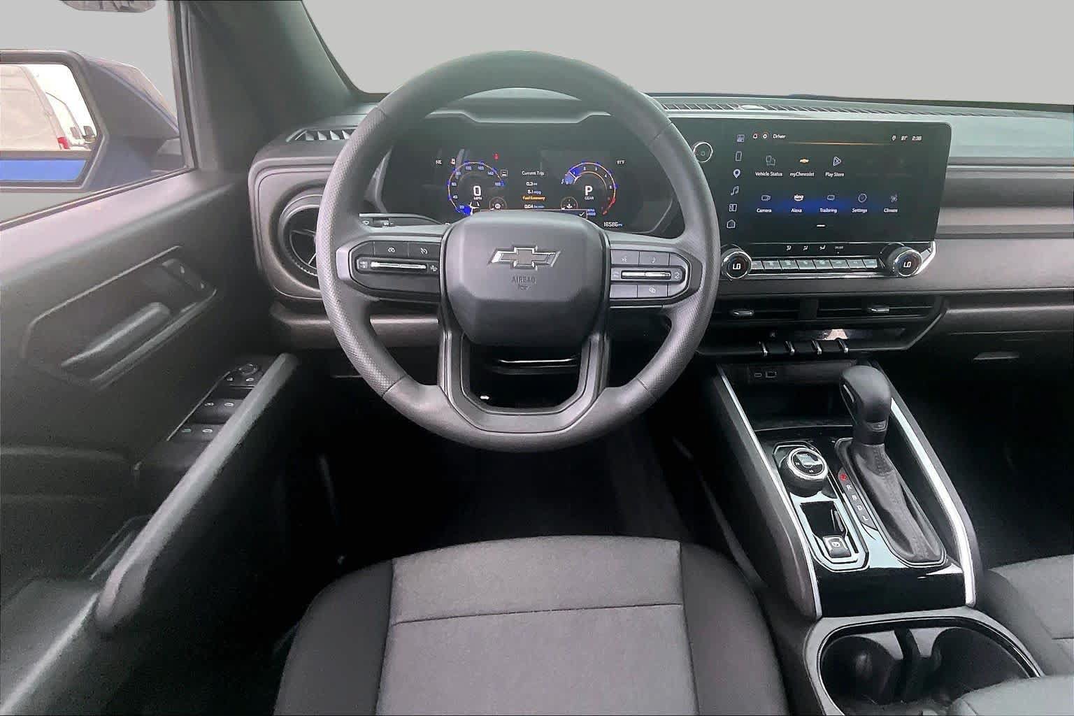 Used 2025 Chevrolet Colorado Trail Boss AWD/4WD image 5
