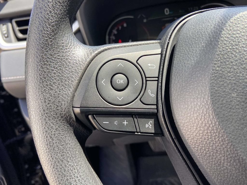 Used 2025 Toyota RAV4 LE FWD image 31
