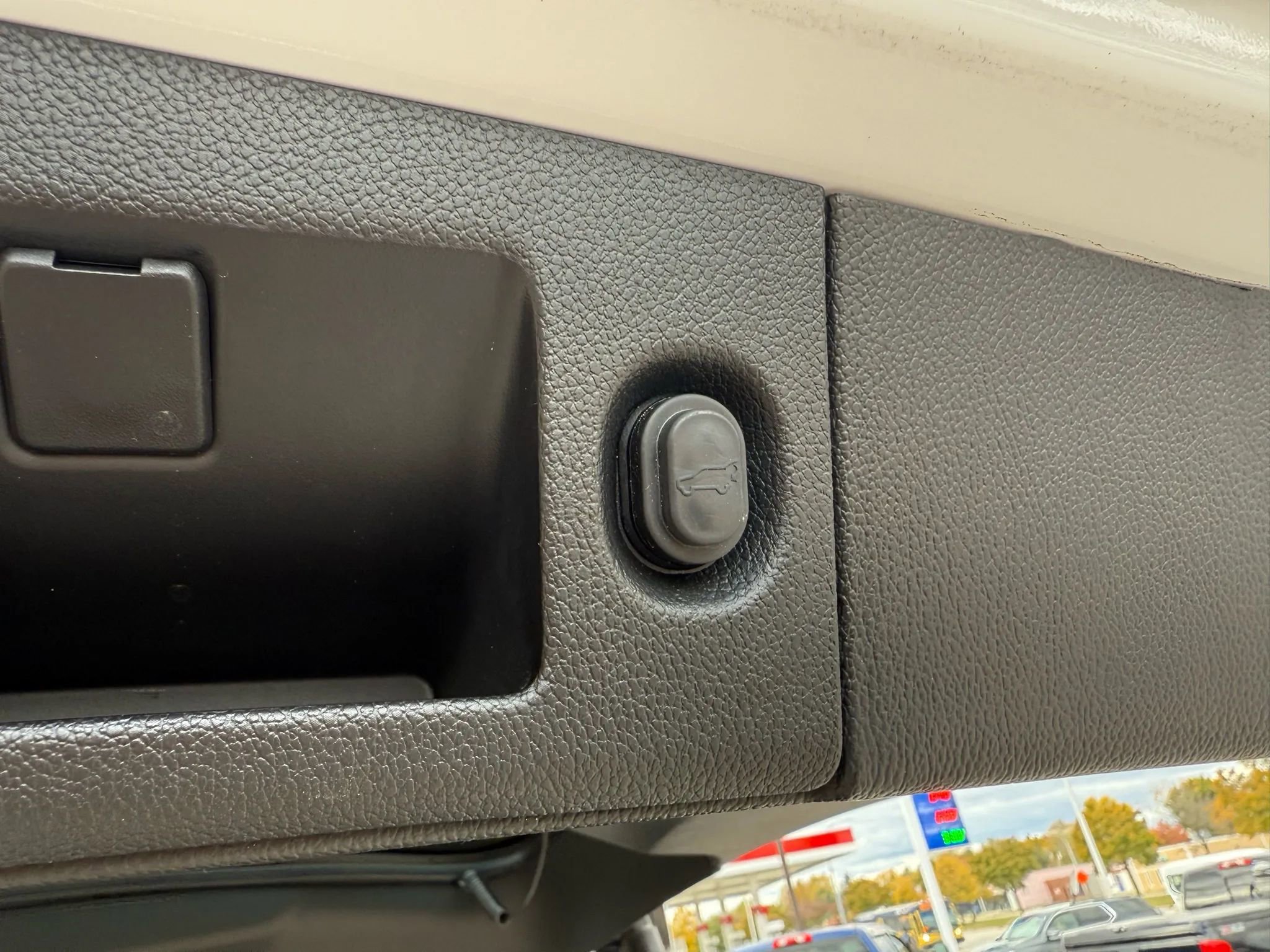 Used 2019 GMC Yukon SLE w/ SLE Value Package image 30