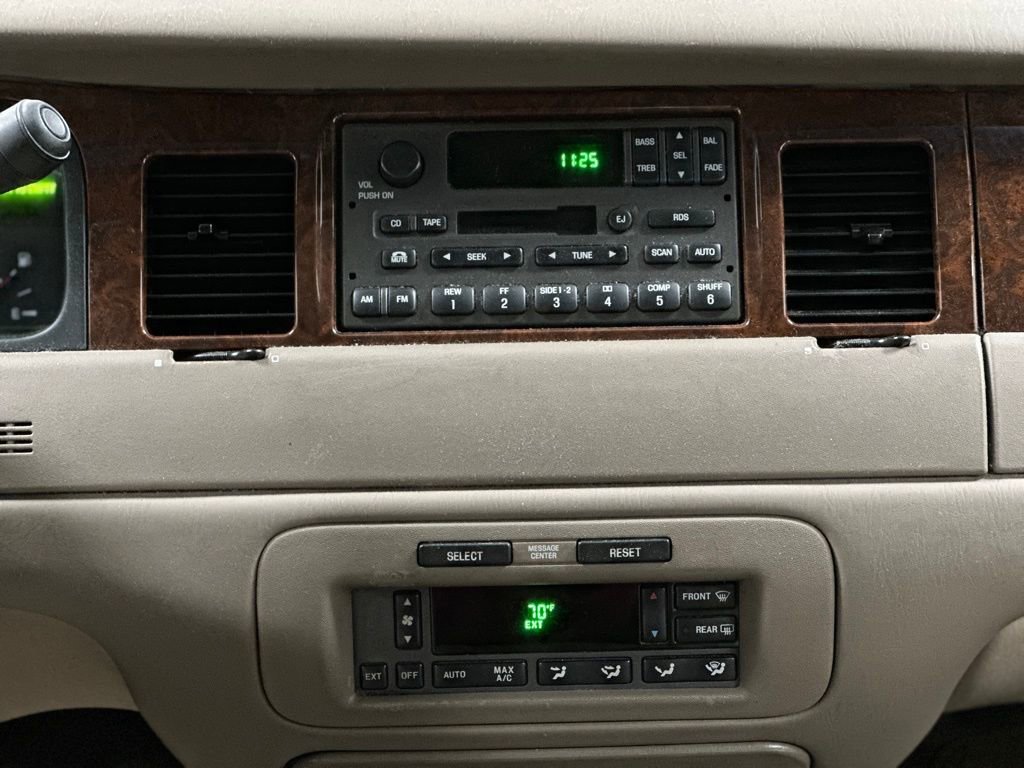 Used 2001 Lincoln Town Car Executive image 6