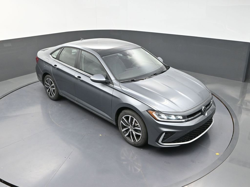 Used 2025 Volkswagen Jetta SE image 14
