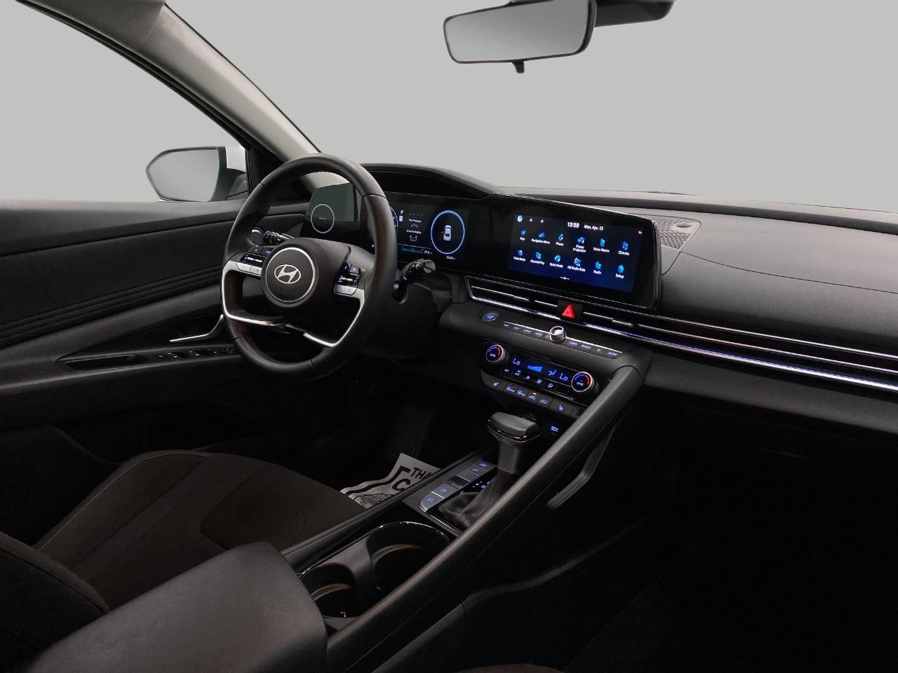 Certified 2025 Hyundai Elantra SEL image 18