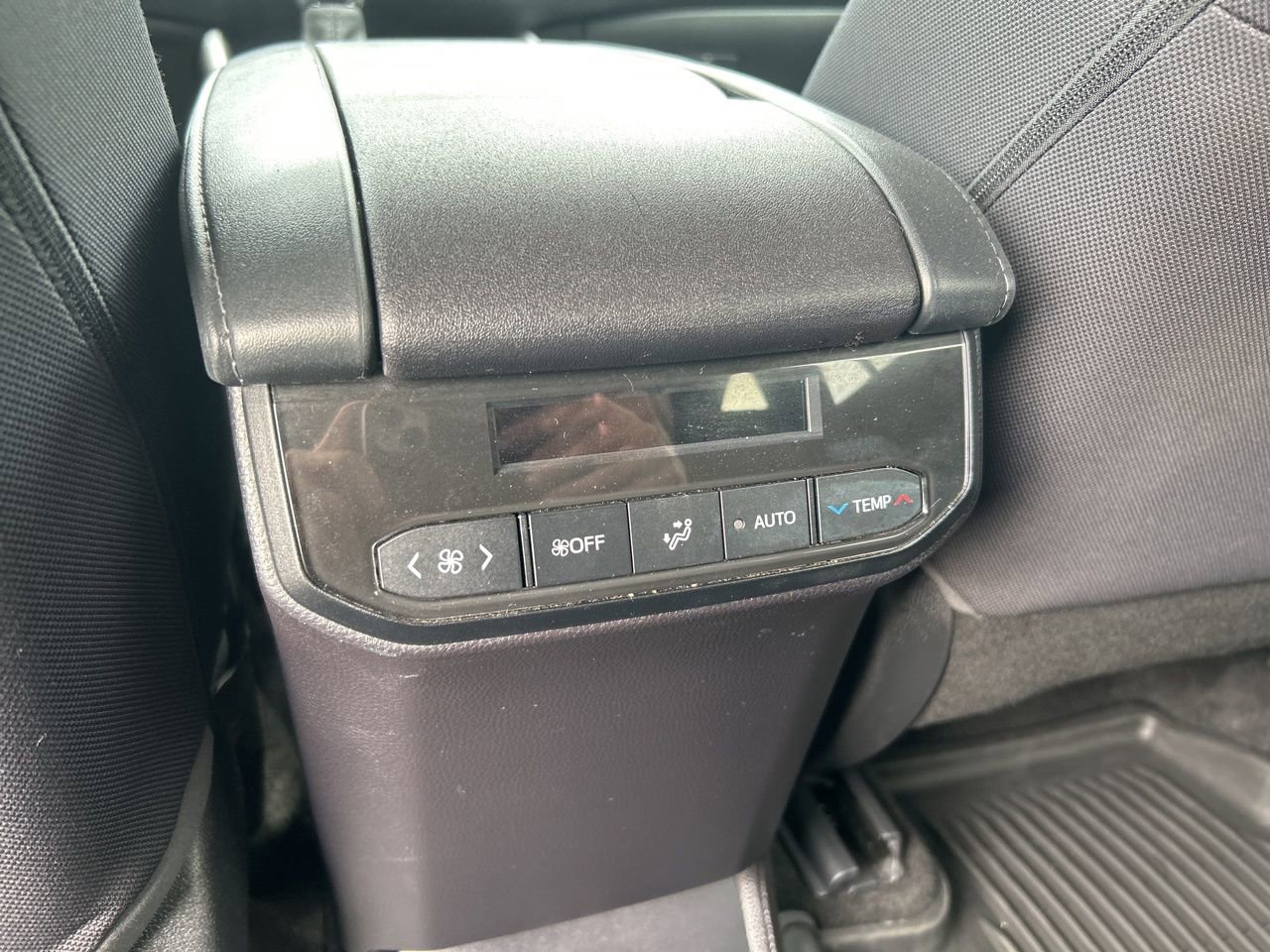 Used 2023 Toyota Highlander LE image 28