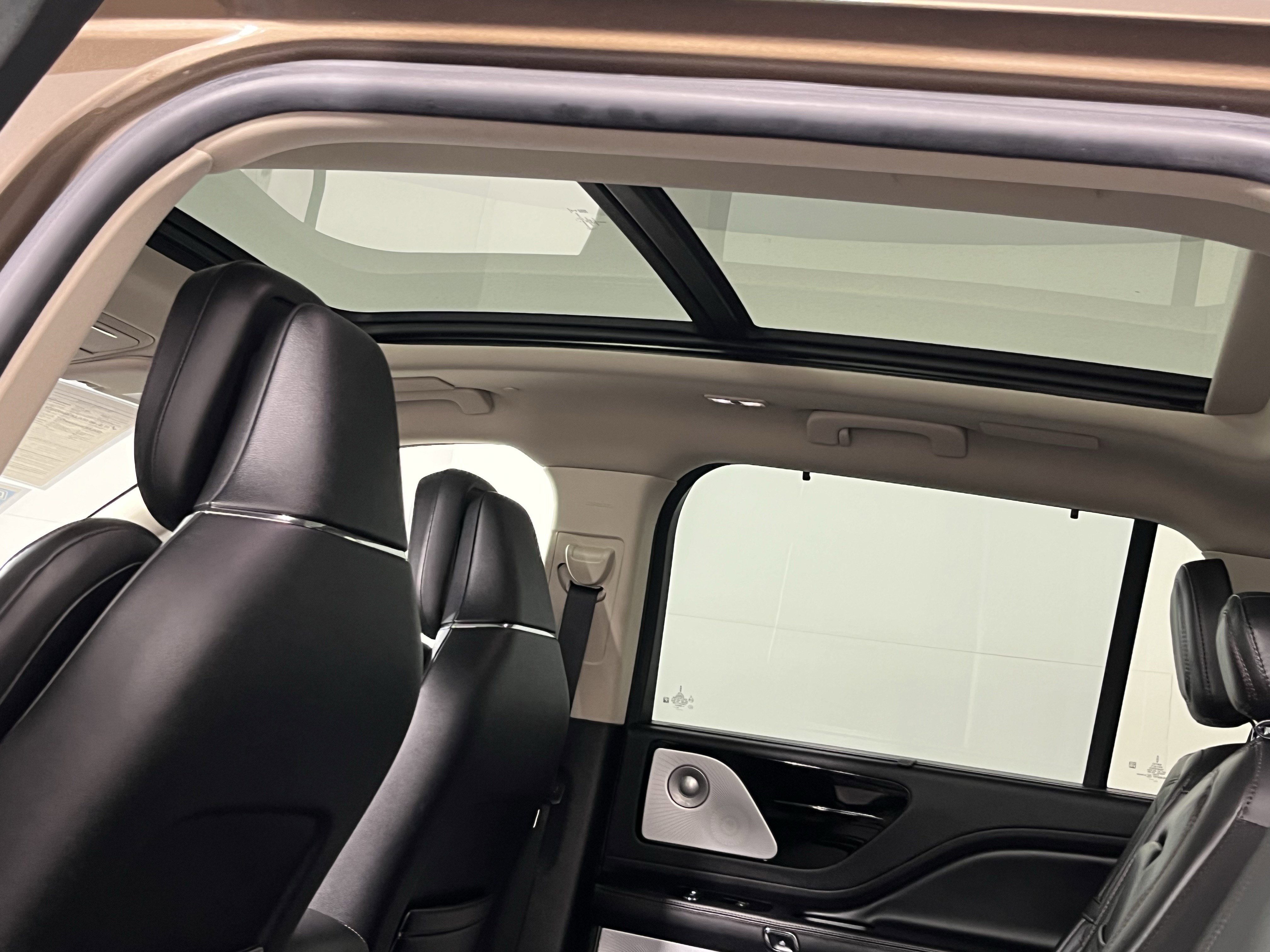 Used 2022 Lincoln Aviator Reserve w/ Equipment Group 201A image 14