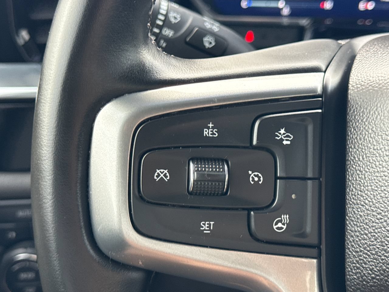 Used 2024 Chevrolet Silverado 1500 LT AWD/4WD image 29