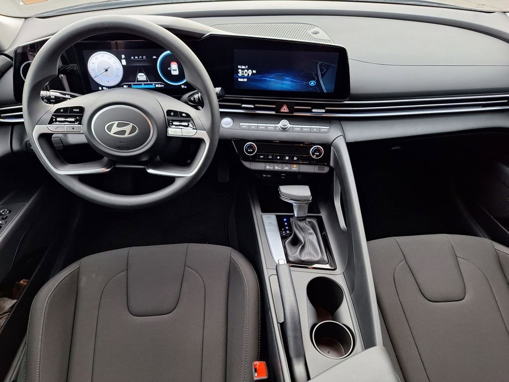 Used 2024 Hyundai Elantra SEL image 13