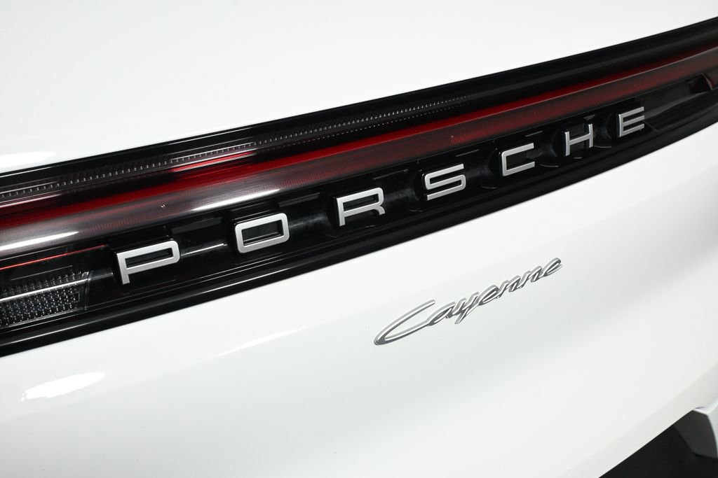 Used 2025 Porsche Cayenne AWD/4WD image 25
