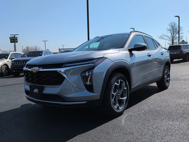 Used 2025 Chevrolet Trax LT w/ LT Convenience Package image 6