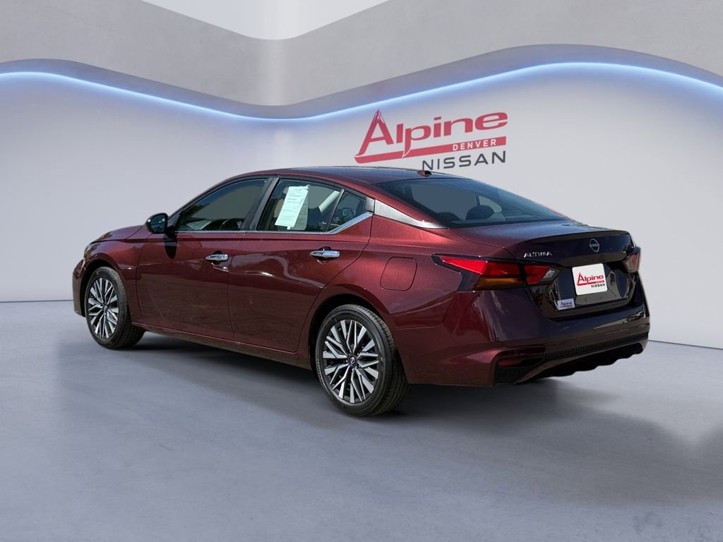 Used 2025 Nissan Altima 2.5 SV FWD image 3