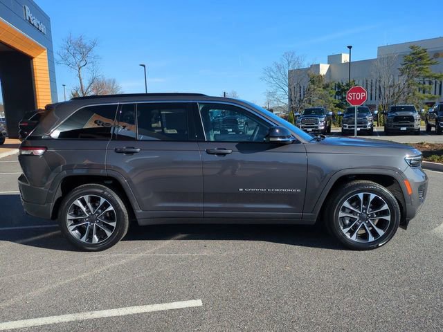 New 2025 Jeep Grand Cherokee Overland w/ Luxury Tech Group IV image 3