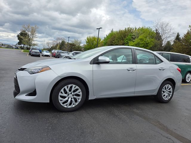 Used 2017 Toyota Corolla LE FWD image 1