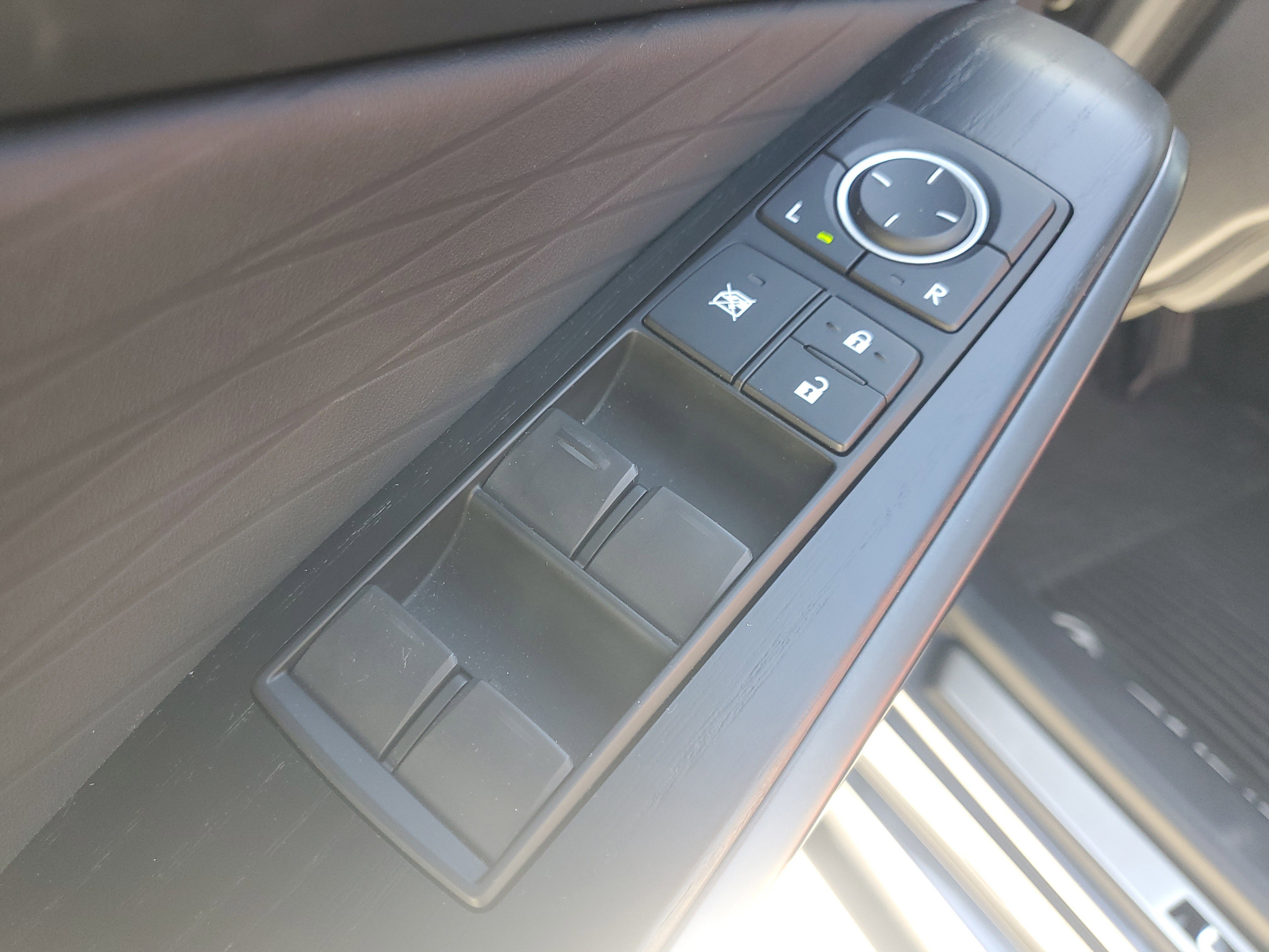 Used 2025 Lexus IS 300 w/ Premium Package image 24