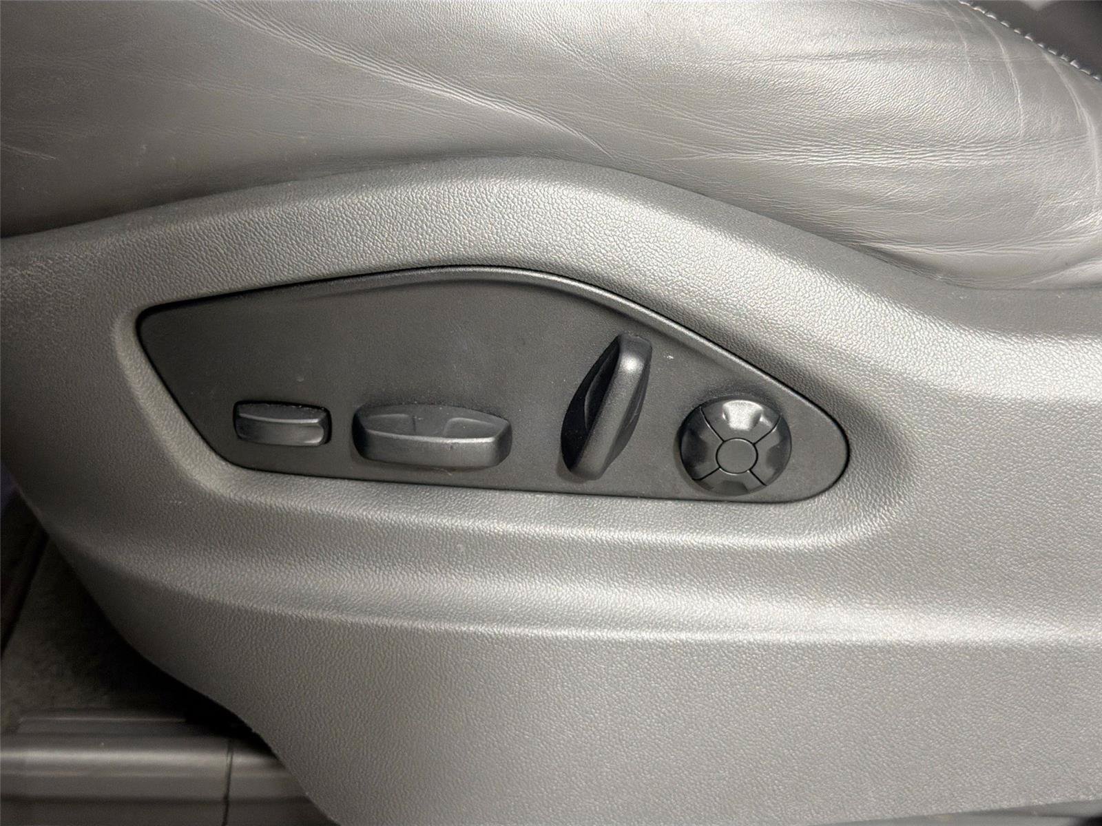 Certified 2022 Porsche Cayenne E-Hybrid AWD/4WD image 32
