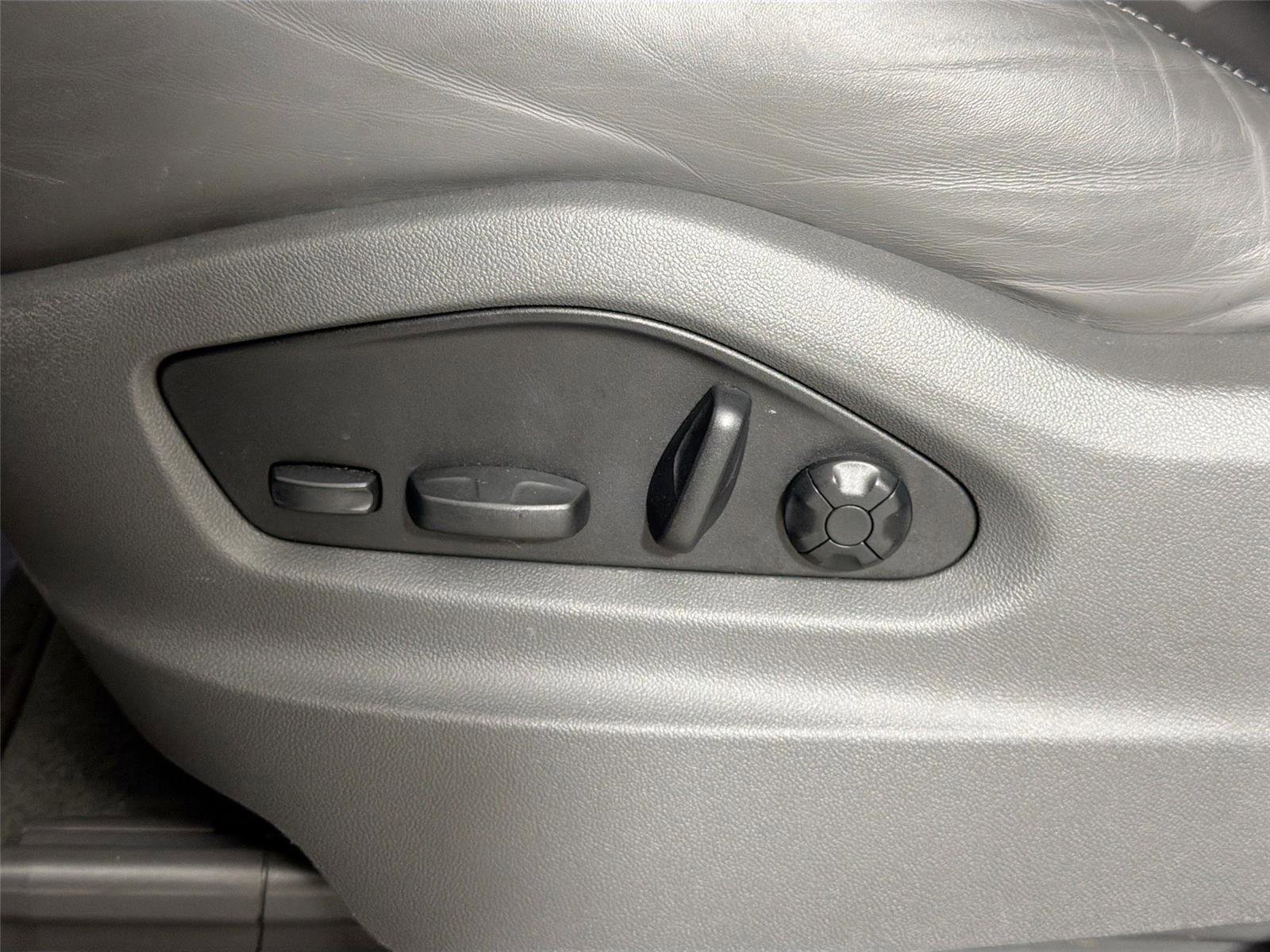 Certified 2022 Porsche Cayenne E-Hybrid AWD/4WD image 32
