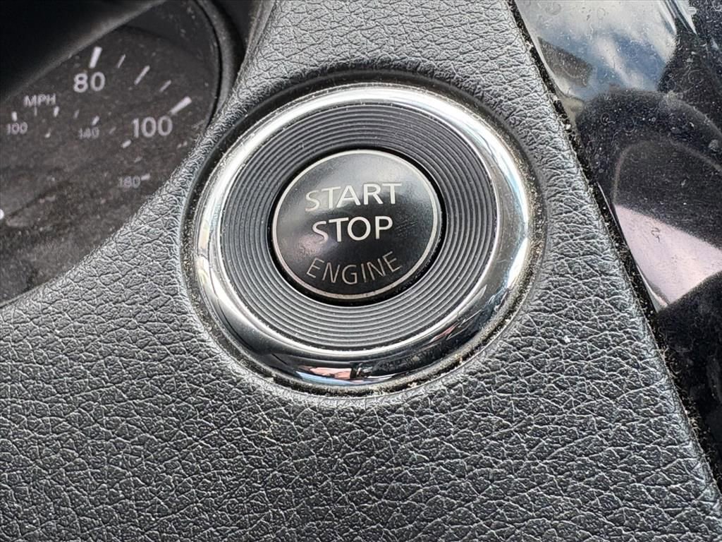 Used 2017 Nissan Rogue SV image 11