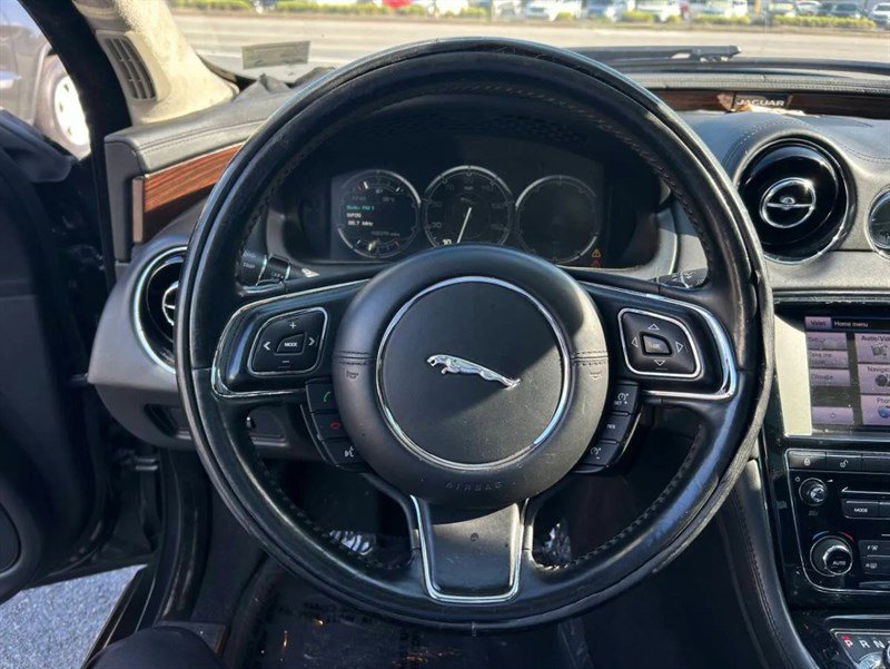 Used 2014 Jaguar XJ L Portfolio image 10