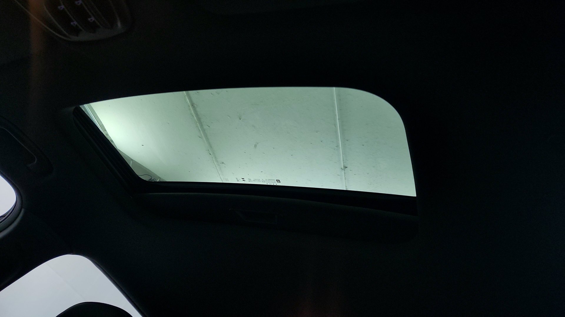 Used 2025 Chevrolet Trax RS w/ Sunroof Package FWD image 22