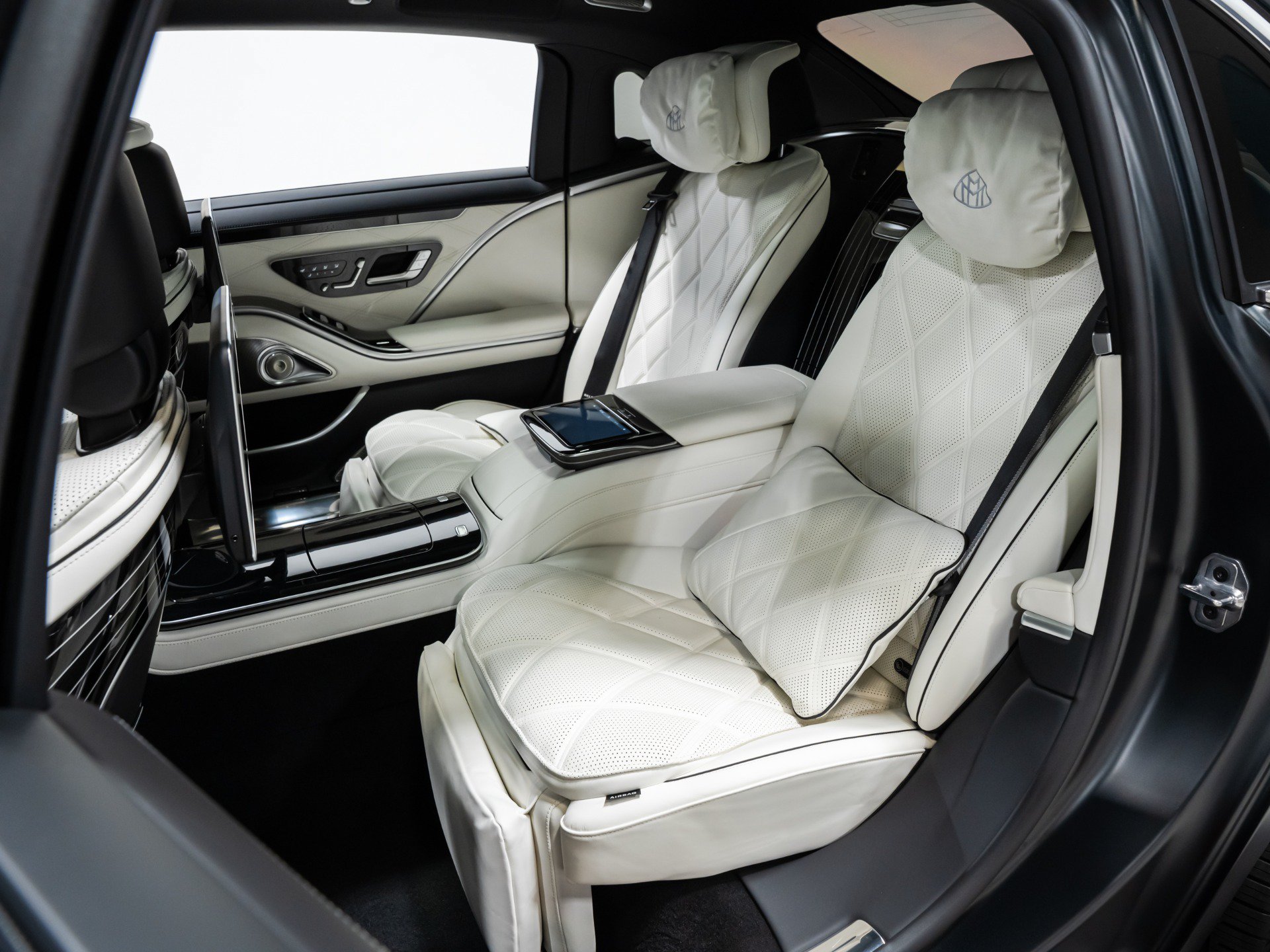 Used 2024 Mercedes-Benz Maybach S 680 4MATIC image 35