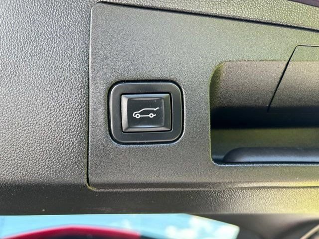 Used 2018 Cadillac XT5 Luxury w/ Driver Awareness Package AWD/4WD image 48