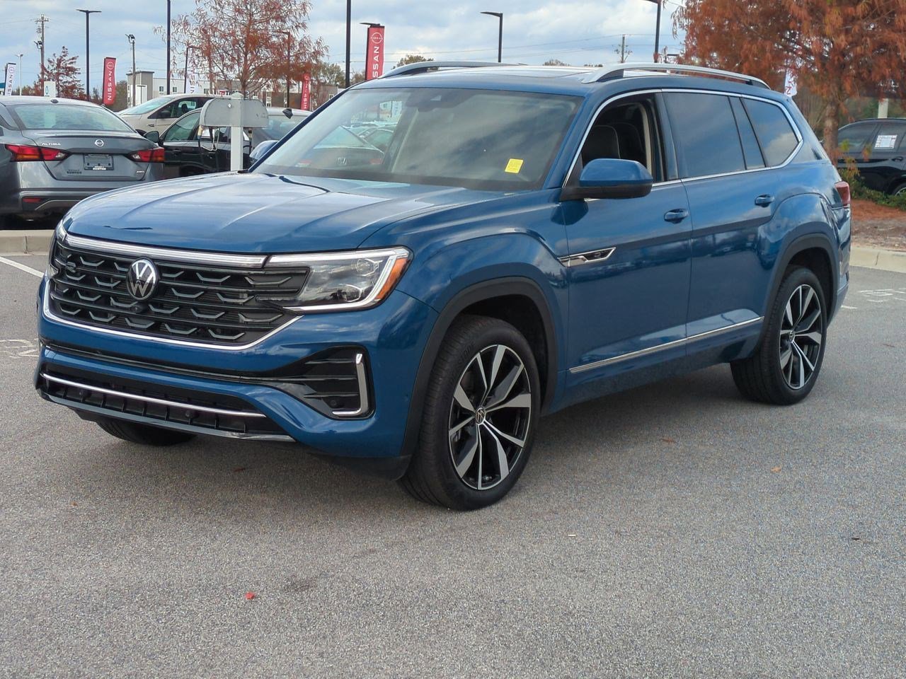 Used 2025 Volkswagen Atlas SEL Premium R-Line image 8