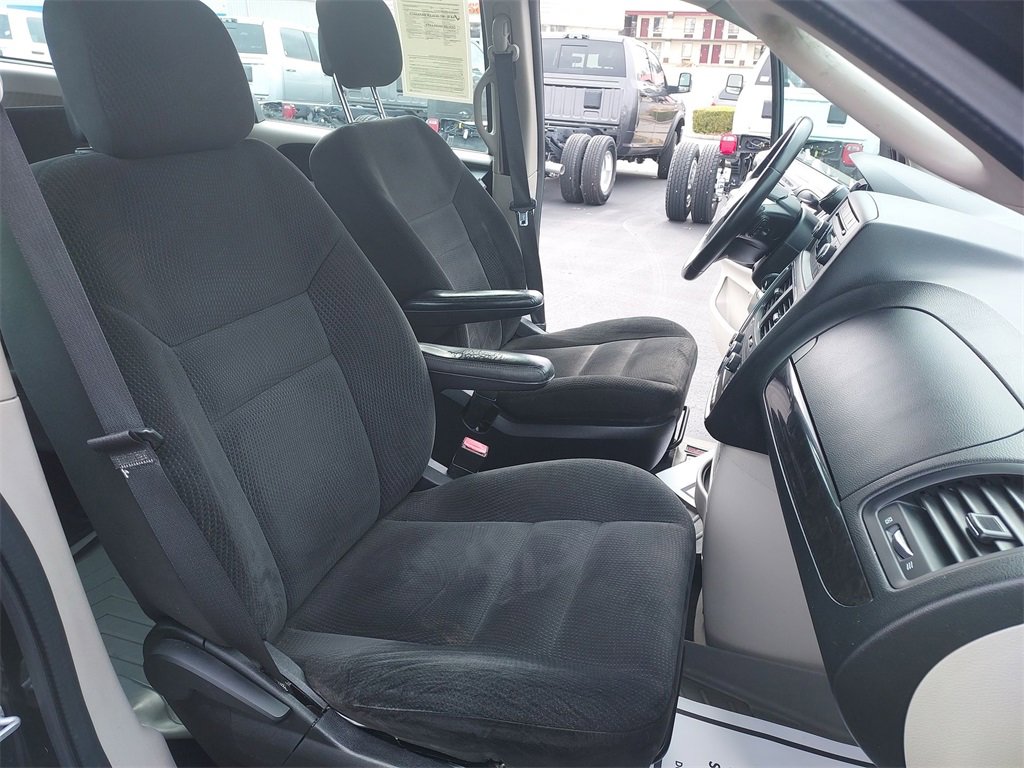 Used 2016 Dodge Grand Caravan American Value Package w/ UConnect Hands-Free Group image 27