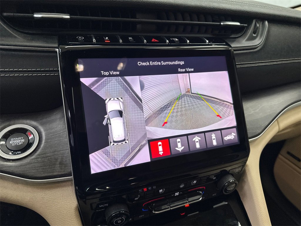 Used 2021 Jeep Grand Cherokee L Limited w/ Luxury Tech Group II image 32