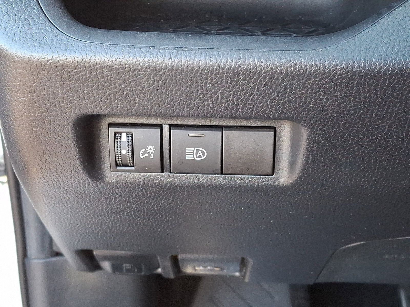 Used 2019 Toyota RAV4 LE w/ All Weather Liner Package AWD/4WD image 28