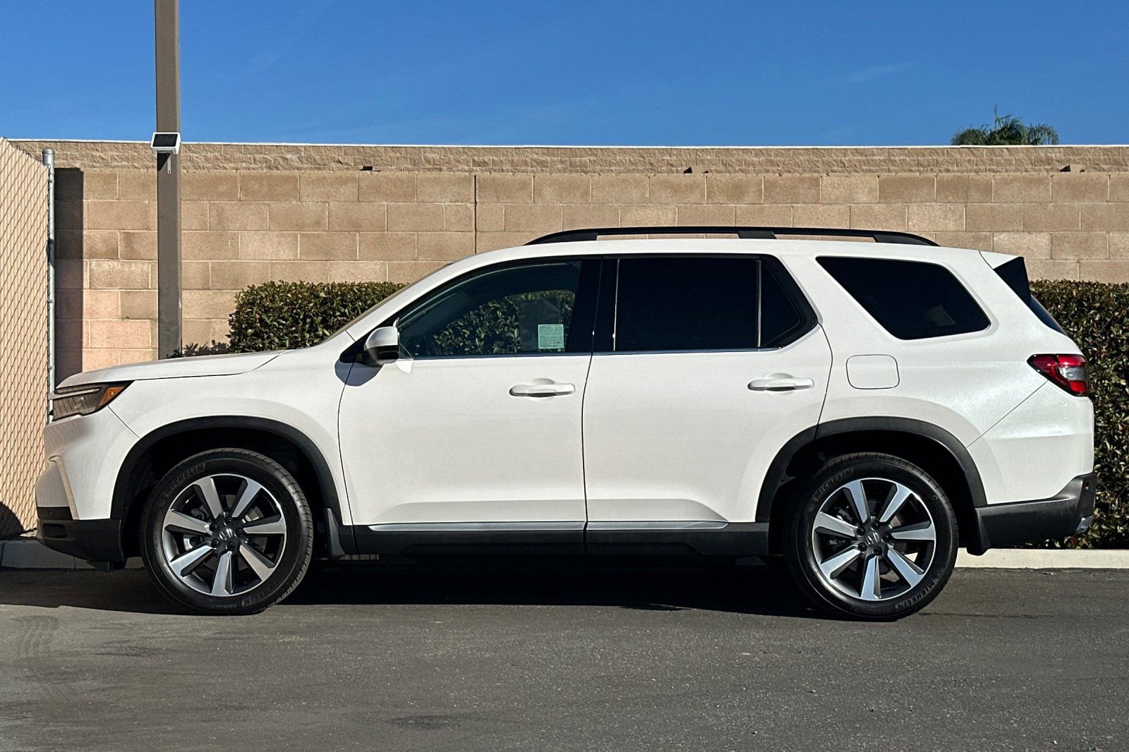 Used 2025 Honda Pilot Touring image 7