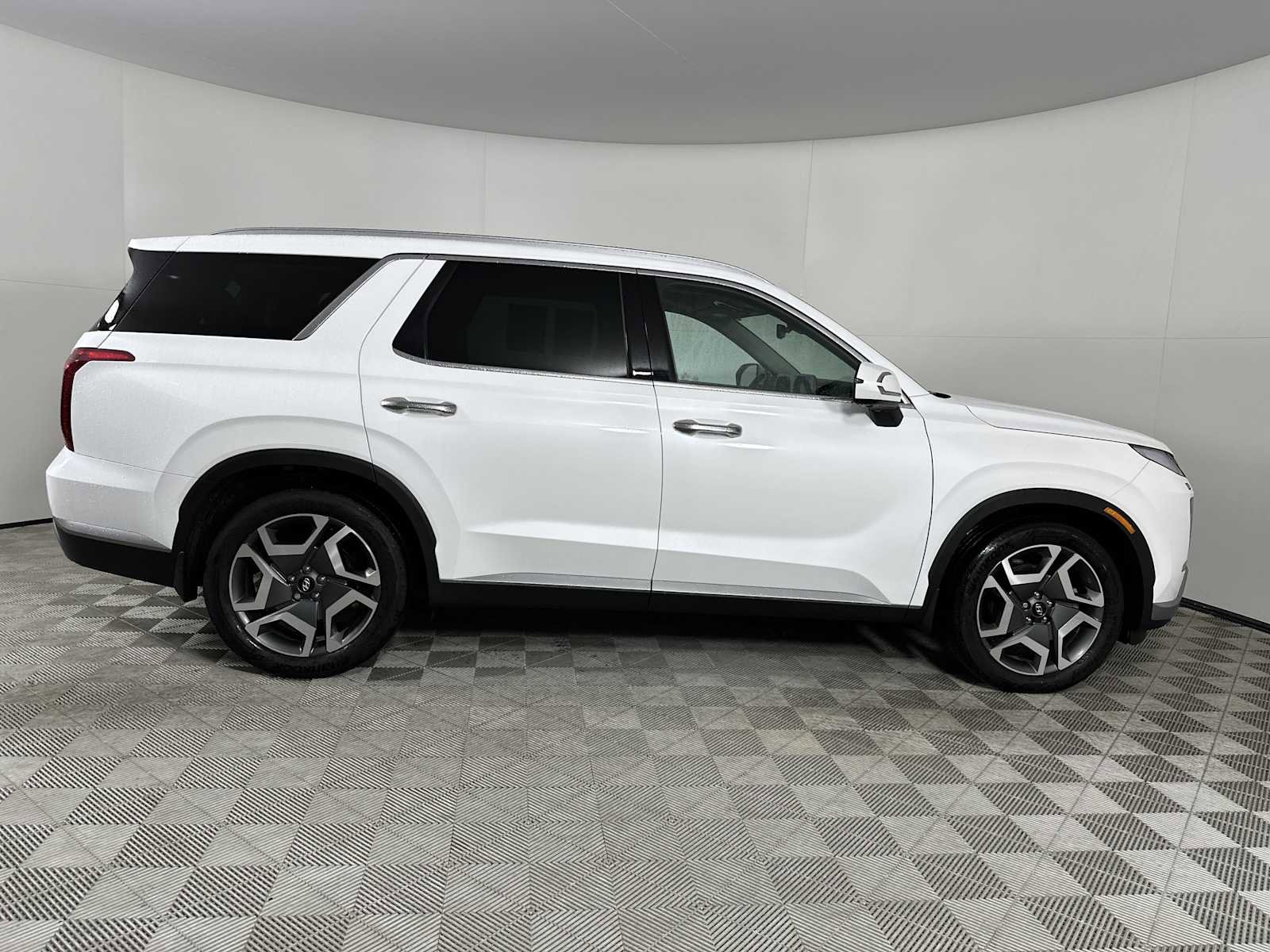 Used 2025 Hyundai Palisade SEL FWD image 9