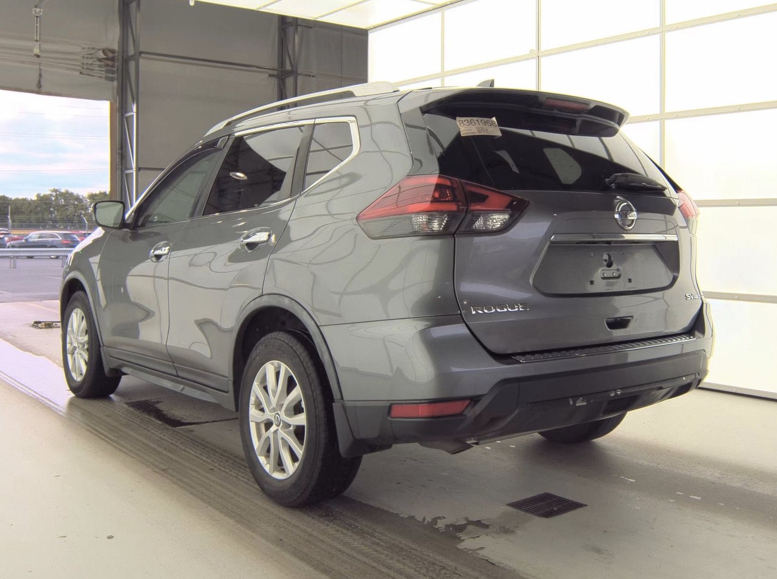 Used 2018 Nissan Rogue SV AWD/4WD image 4