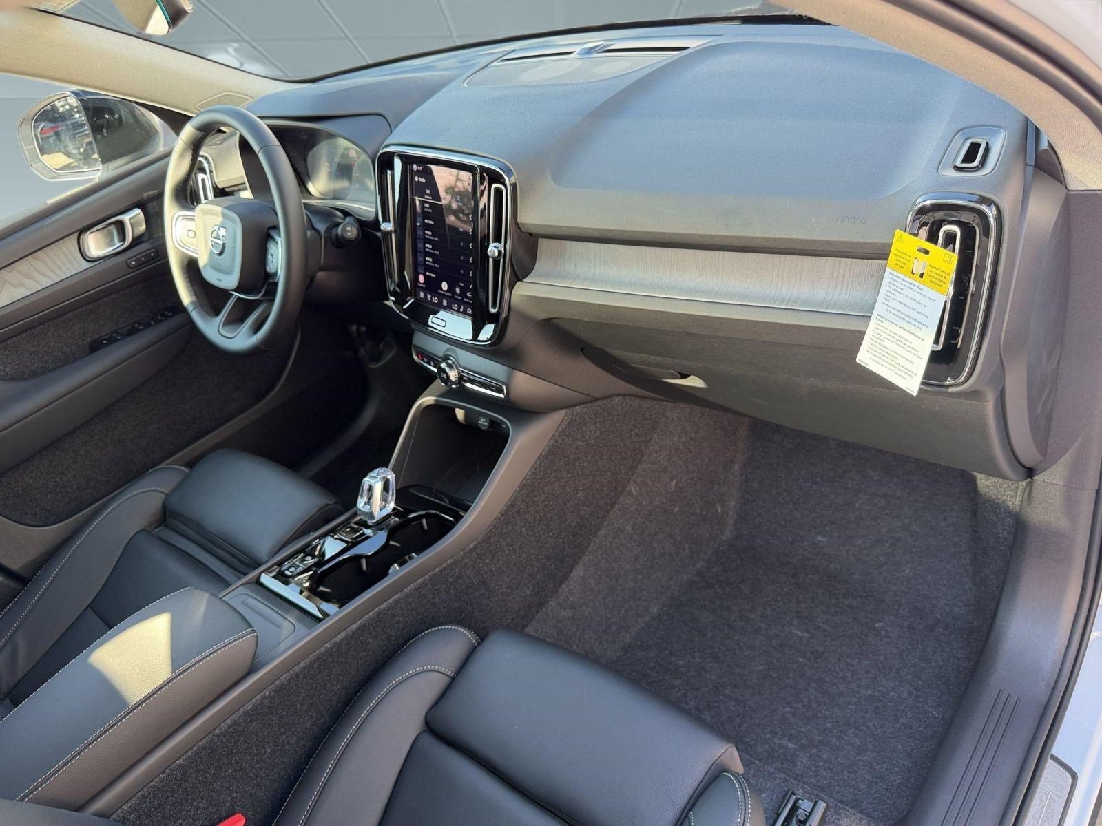 New 2026 Volvo XC40 B5 Plus w/ Protection Package Premier AWD/4WD image 31