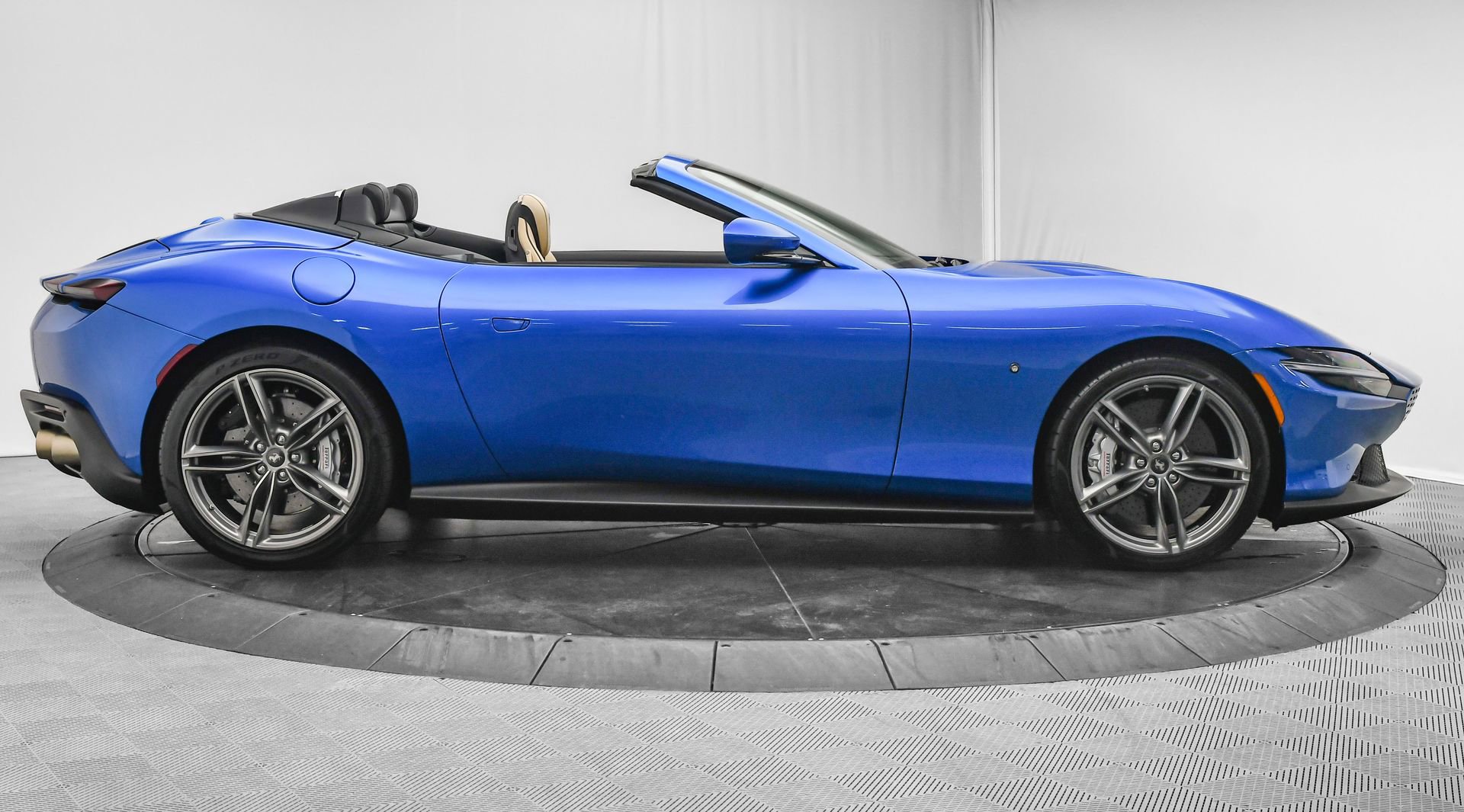 Used 2025 Ferrari Roma Spider image 10