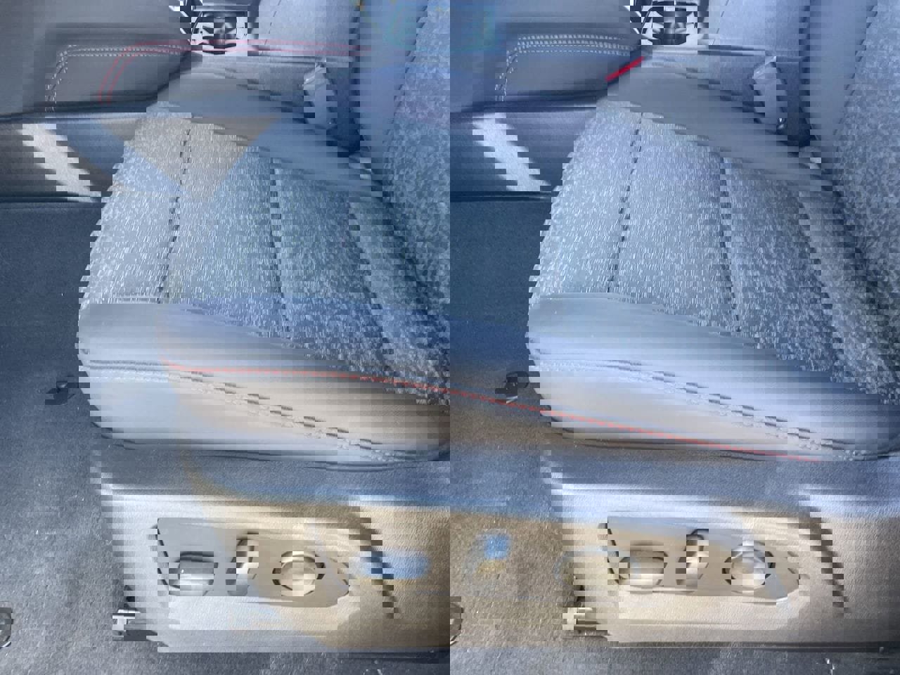 Used 2024 Chevrolet Colorado Z71 w/ Z71 Convenience Package 2 image 19