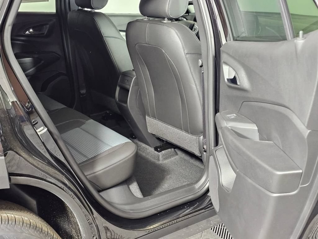 New 2026 Chevrolet Trax LT w/ LT Convenience Package FWD image 13