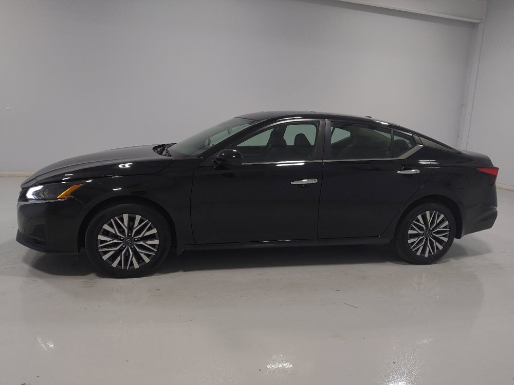 Used 2023 Nissan Altima 2.5 SV w/ SV Premium Package AWD/4WD image 2