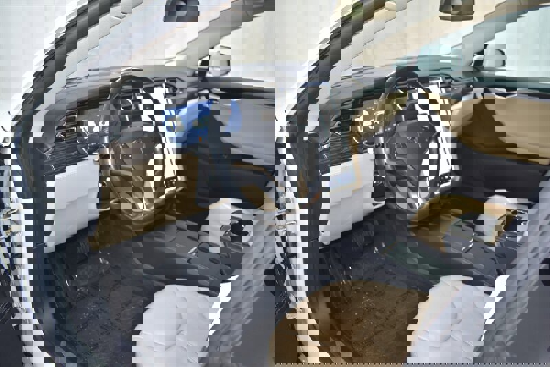 Used 2015 Tesla Model S 85D image 17