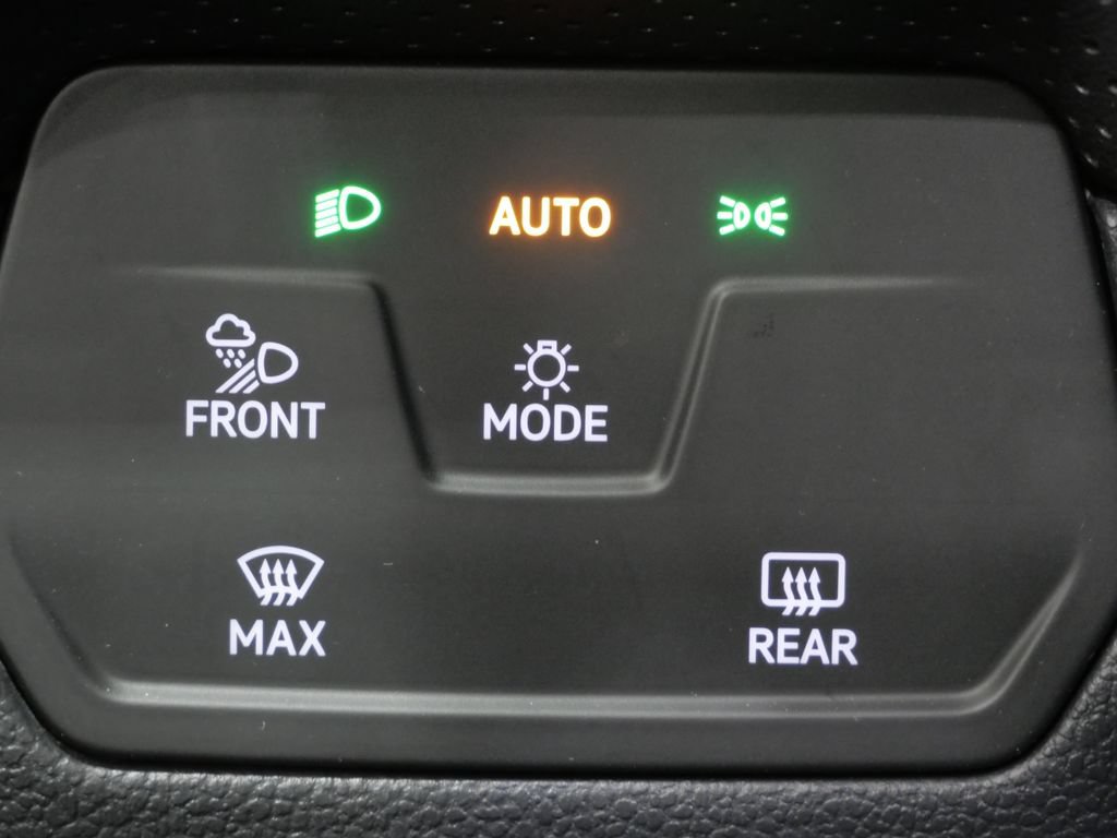 Used 2025 Volkswagen Atlas Cross Sport SE AWD/4WD image 14