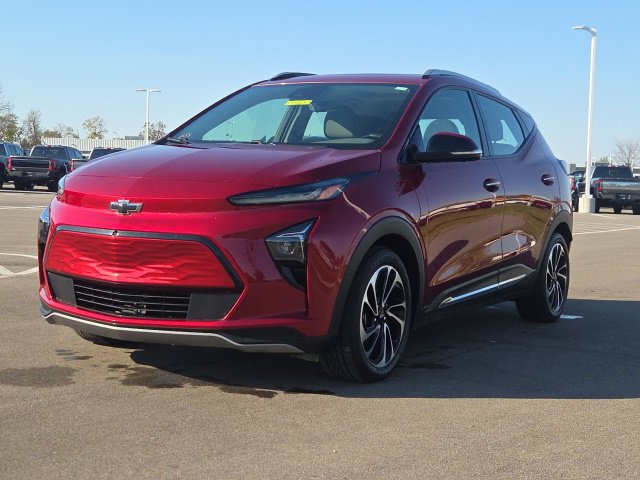 Used 2023 Chevrolet Bolt EUV Premier w/ Sun & Sound Package FWD image 2