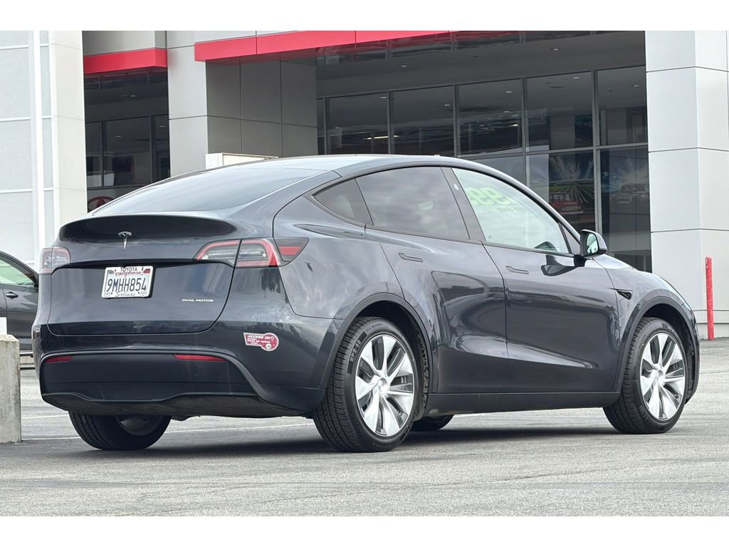Used 2024 Tesla Model Y Long Range AWD/4WD image 4