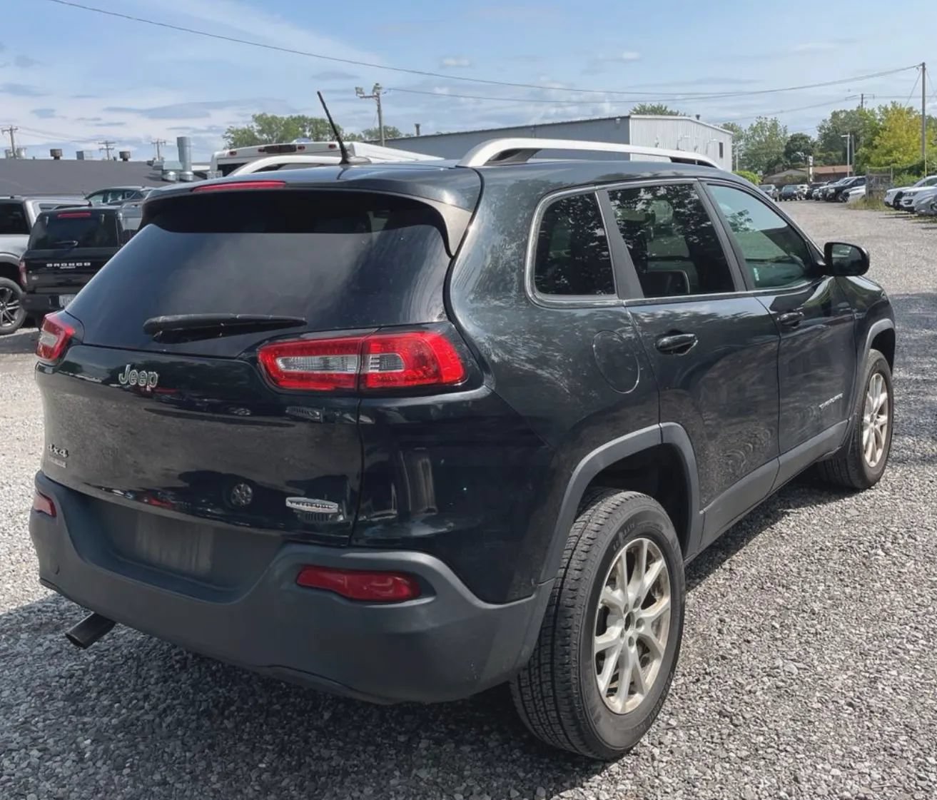 Used 2014 Jeep Cherokee Latitude w/ Cold Weather Group AWD/4WD image 4