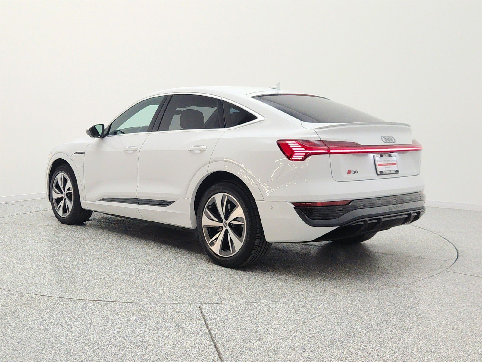 Used 2024 Audi Q8 e-tron Premium Plus w/ Premium Plus Package AWD/4WD image 7