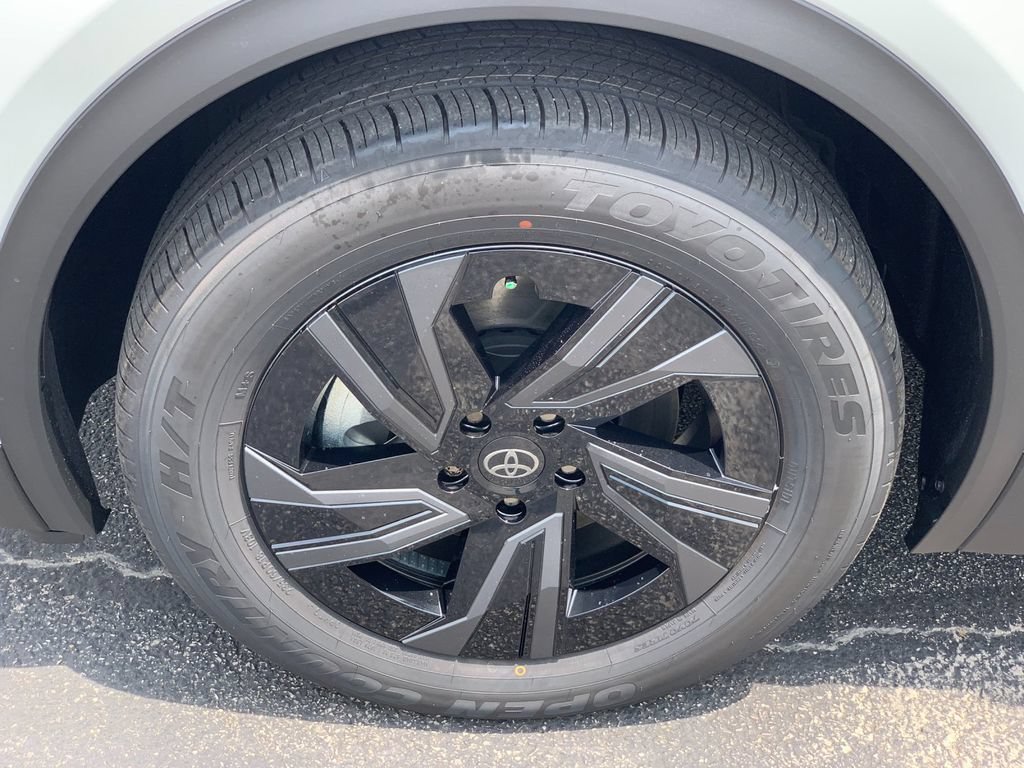 New 2026 Toyota C-HR AWD/4WD image 30