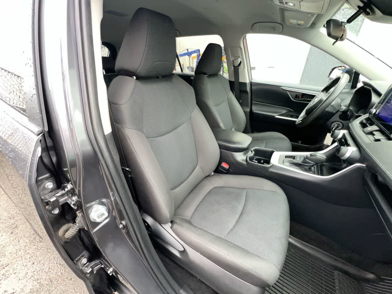 Used 2024 Toyota RAV4 LE AWD/4WD image 28