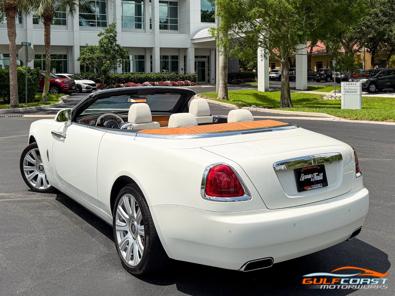 Used 2017 Rolls-Royce Dawn RWD image 48