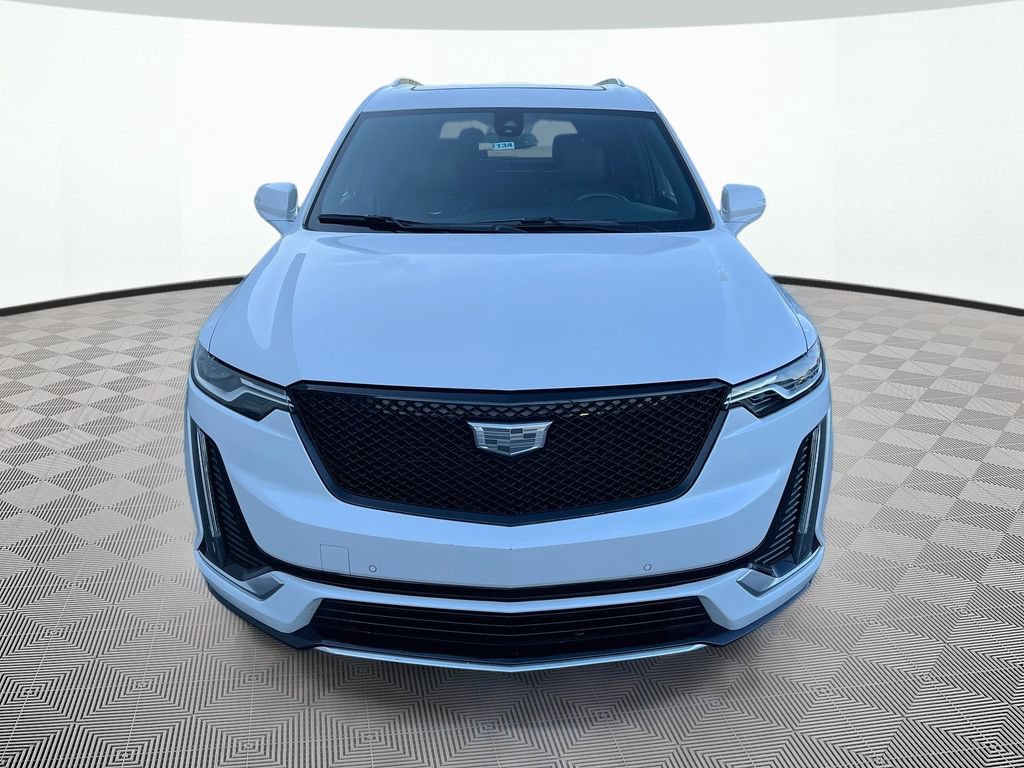 Used 2022 Cadillac XT6 Luxury FWD image 2